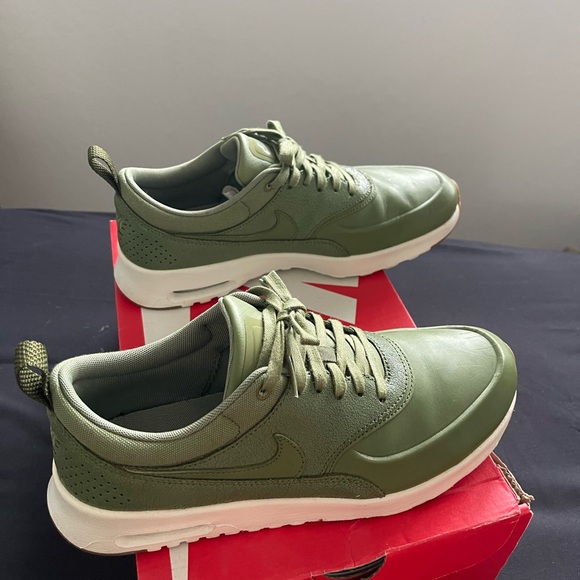 WMNS NIKE AIR MAX THEA PRM - Picture 5 of 8